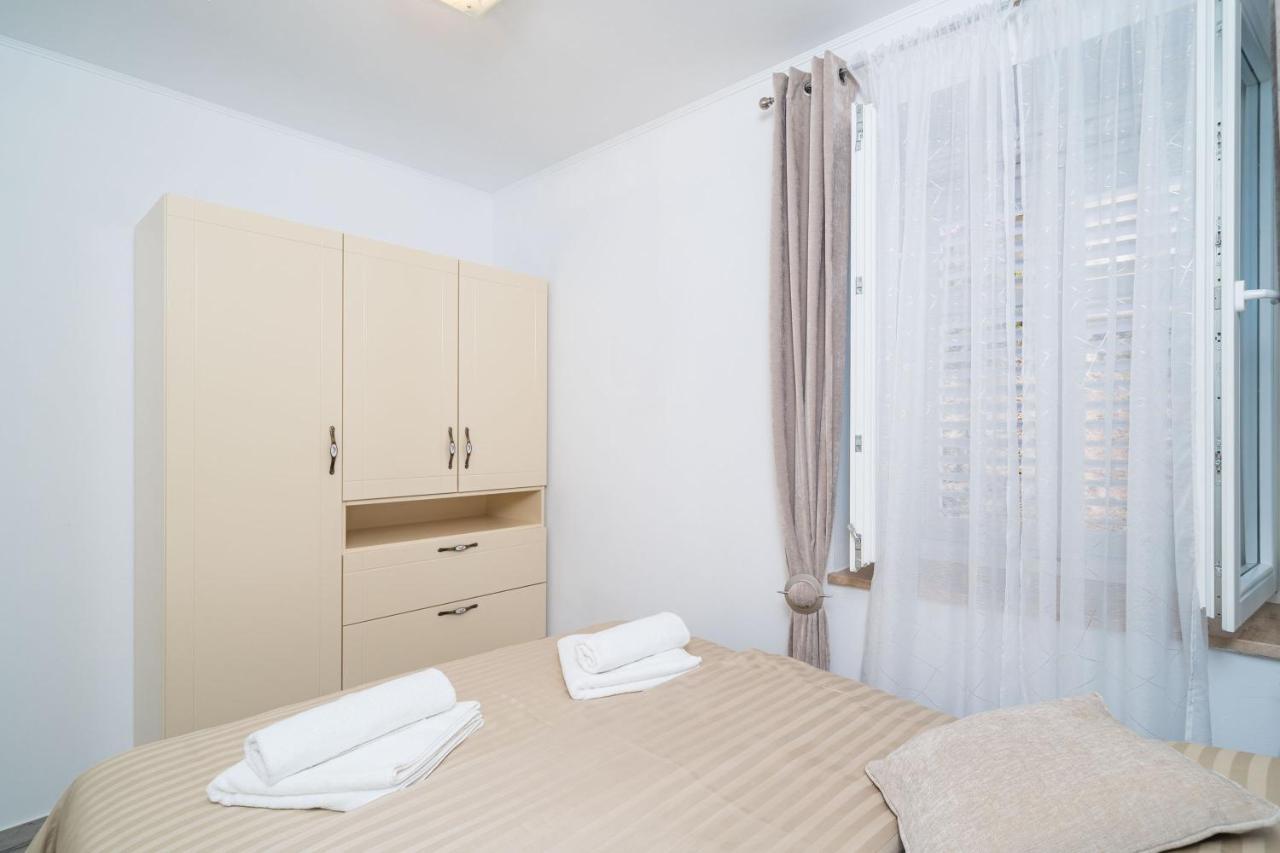 Rooms&Apartments Tomic ストン エクステリア 写真